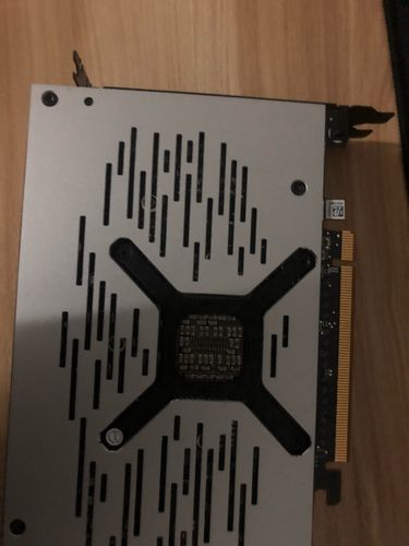 出個radeon vii,原廠